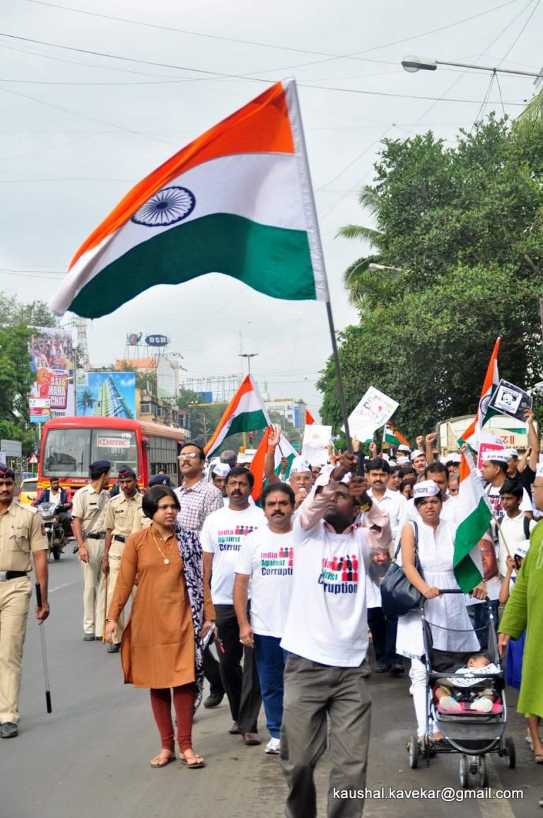 मैं भी अण्णा, तू भी अण्णा – अब तो सारा देश है अण्णा…