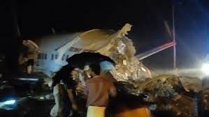 एअर इंडियाचे विमान कोझिकोडमध्ये कोसळले, विमानात 180 प्रवासी होते