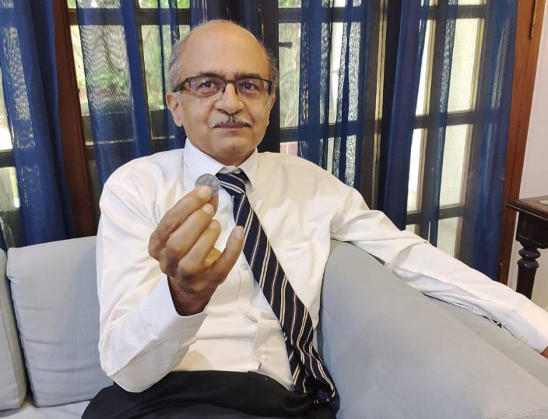 दंड भरणार पण …सुप्रीम कोर्टाच्या निर्णयाला देणार आव्हान- प्रशांत भूषण