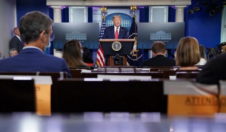 ट्रम्प यांची पत्रकार परिषद सुरू असताना व्हाइट हाऊस बाहेर गोळीबार-परिषद गुंडाळली