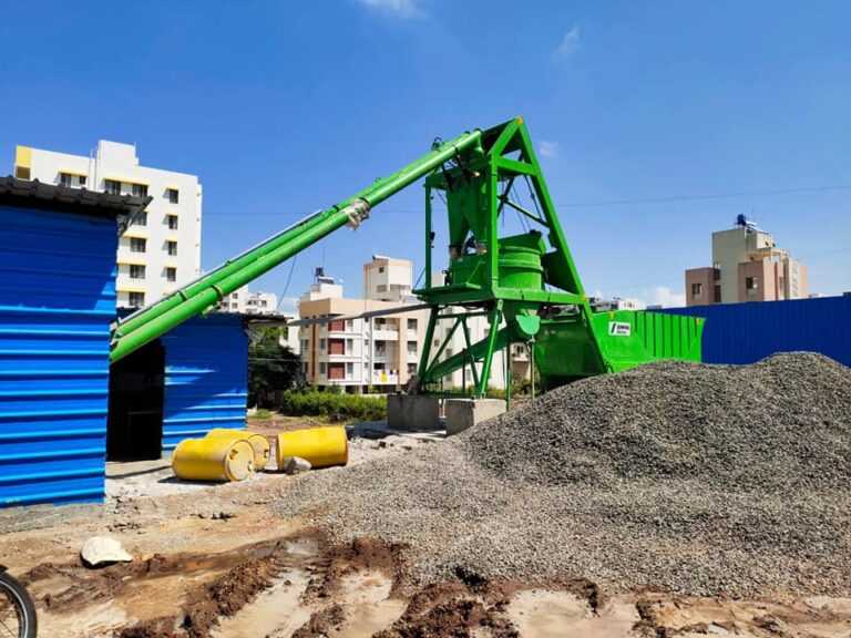 मेधा कुलकर्णींची धडक :बाणेरच्या अनाधिकृत सिमेंट प्लांट वर कारवाई