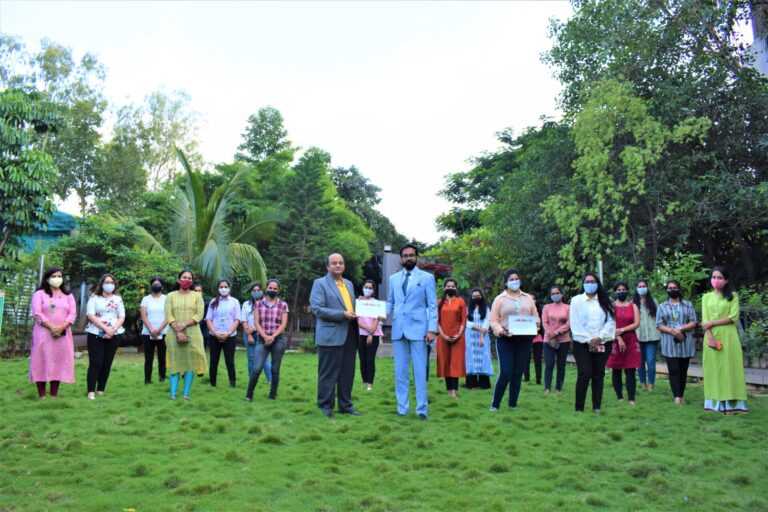 2020 साठी महिलांचे सर्वोत्कृष्ट कार्यस्थान म्हणून ईएसडीएसला पुरस्कार प्रदान