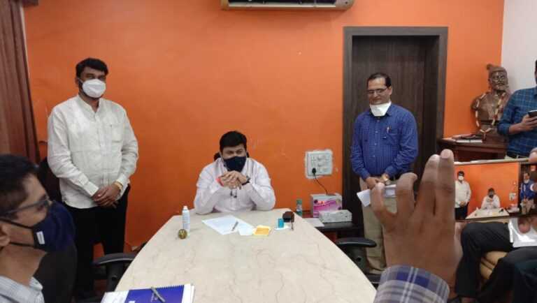 उच्च व तंत्र शिक्षणमंत्र्यांच्या दालनात’कोरोना किलर” उपकरण