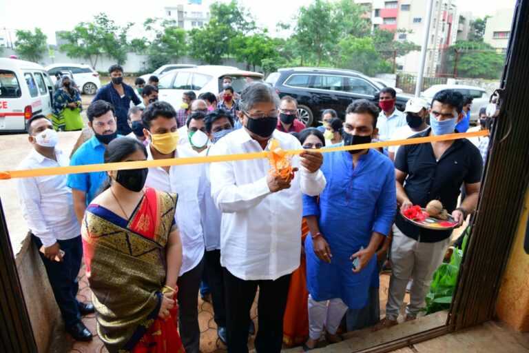 बावधन येथे  ५० बेडच्या मोफत कोविड केअर सेंटरचे आ. चंद्रकांत पाटील यांच्या हस्ते उद्घाटन