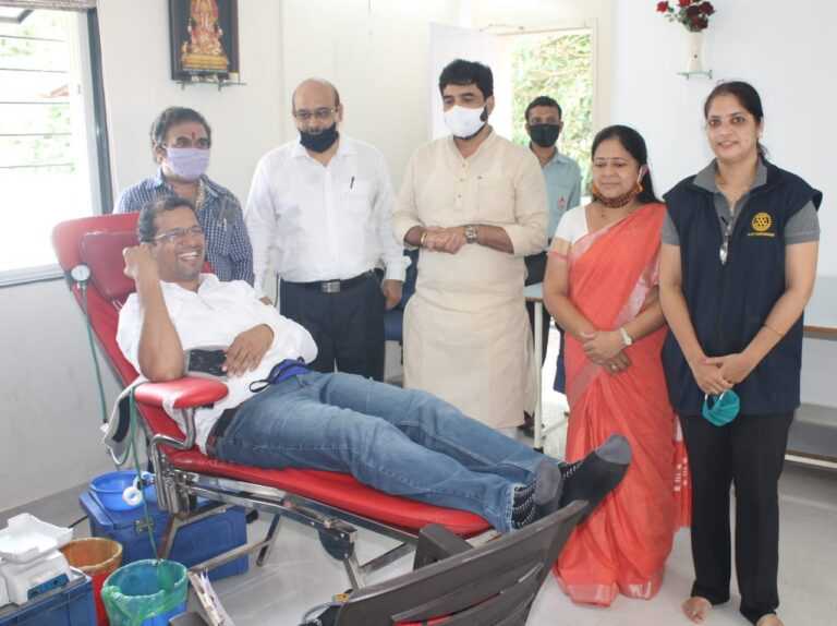 कोरोनाच्या संकटकाळी रक्तदान करणारे देवदूत – महापौर मुरलीधर मोहोळ