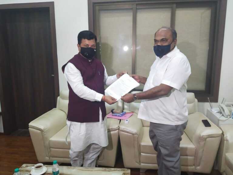 एसटी कर्मचाऱ्यांच्या थकीत पगाराप्रश्नी तात्काळ निर्णय घ्यावा-विरोधी पक्षनेते प्रविण दरेकर