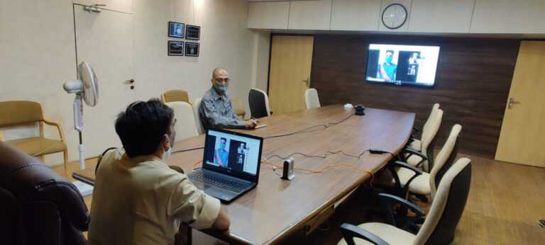 कोरोनाग्रस्त पोलिसांशी आयुक्तांनी साधला संवाद