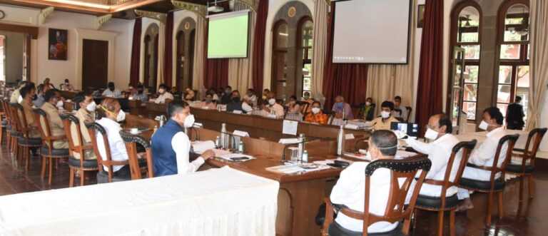 कोरोनाबाधित रुग्णांवर उपचार करणा-या रुग्णालयांनी जादा दर आकारल्यास कारवाई – उपमुख्यमंत्री अजित पवार