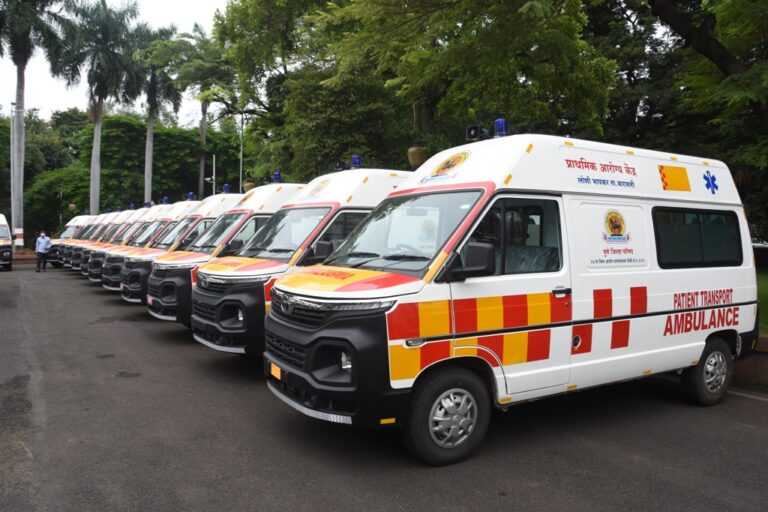 उपमुख्यमंत्री अजित पवार यांच्या उपस्थितीत रुग्णवाहिकांचे लोकार्पण