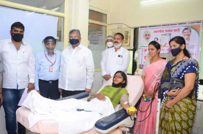 सोनाली जाधव ठरल्या कोथरुडमधील पहिल्या महिला प्लाझ्मादात्या