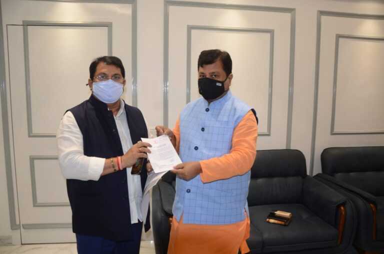 महाड इमारत दुर्घटनेतील कुटुंबांचे पुनर्वसन तातडीने करावे – दरेकर