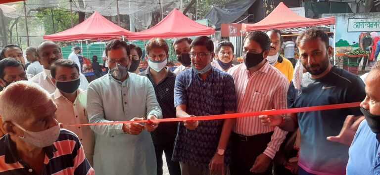 सहकारनगरमध्ये सुरू केलेल्या आठवडे बाजारास ग्राहकांचा उत्स्फूर्त प्रतिसाद.