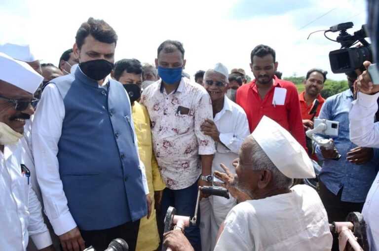 केंद्राच्या मदतीची वाट न पाहता राज्य सरकारने अतिवृष्टीग्रस्तांना तत्काळ मदत जाहीर करावी-देवेंद्र फडणवीस