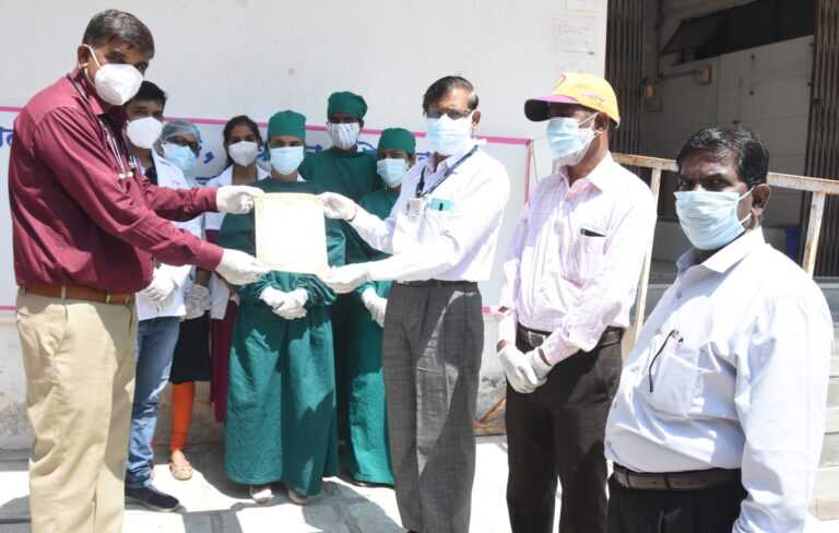 काव्यमित्र’कडून कोविड सेंटरमध्ये कार्यरत कोविड योद्ध्यांचा सन्मान