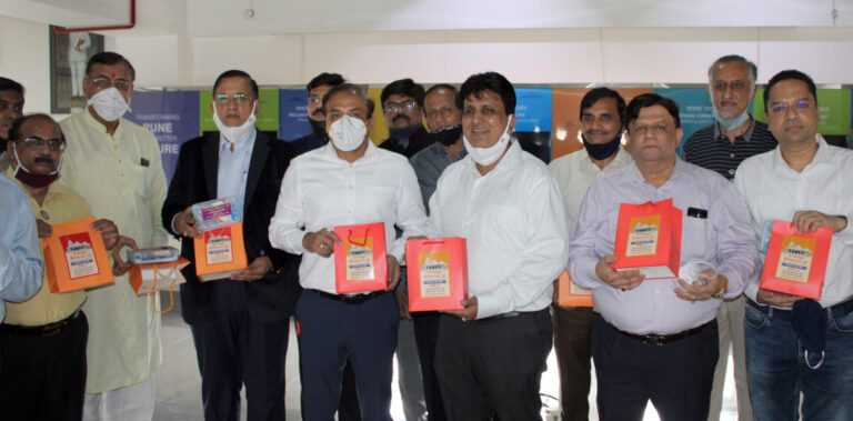 होम क्वारंटाईन, लक्षणे नसलेल्या रुग्णांसाठी औषध वाटप उपक्रमाचे आयुक्तांच्या हस्ते उद्घाटन