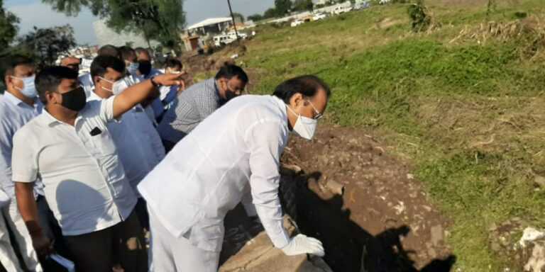 उपमुख्यमंत्री अजित पवार यांच्याकडून बारामती शहरासह तालुक्यातील अतिवृष्टीग्रस्त भागाची पाहणी