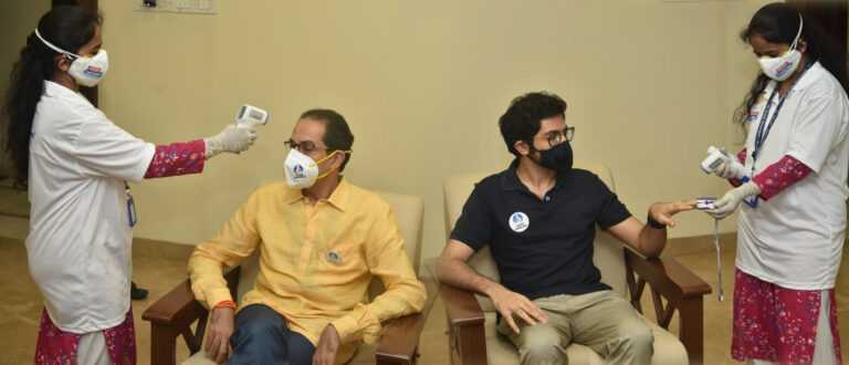 मुख्यमंत्री उद्धव ठाकरे आणि कुटुंबाची बीएमसीकडून आरोग्य तपासणी