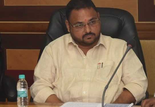 शासकीय आयुर्वेद महाविद्यालयातील निवासी डॉक्टरांच्या विद्यावेतनात वाढ करण्यास शासन सकारात्मक – वैद्यकीय शिक्षण राज्यमंत्री राजेंद्र पाटील यड्रावकर