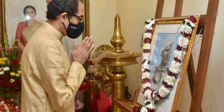 मुख्यमंत्री उद्धव ठाकरे यांचे आद्यक्रांतिवीर बिरसा मुंडा यांना जयंतीनिमित्त अभिवादन