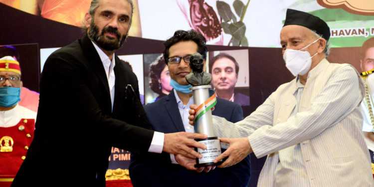 राज्यपालांच्या हस्ते डॉ. आंबेडकर पुरस्कार प्रदान