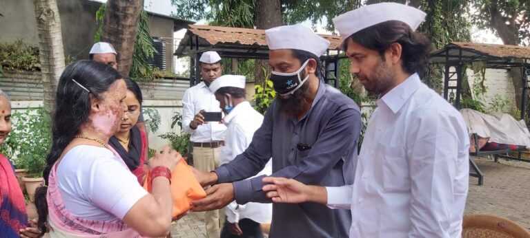 अंध महिला  भगिनींसमवेतआपुलकीची भाऊबीज!