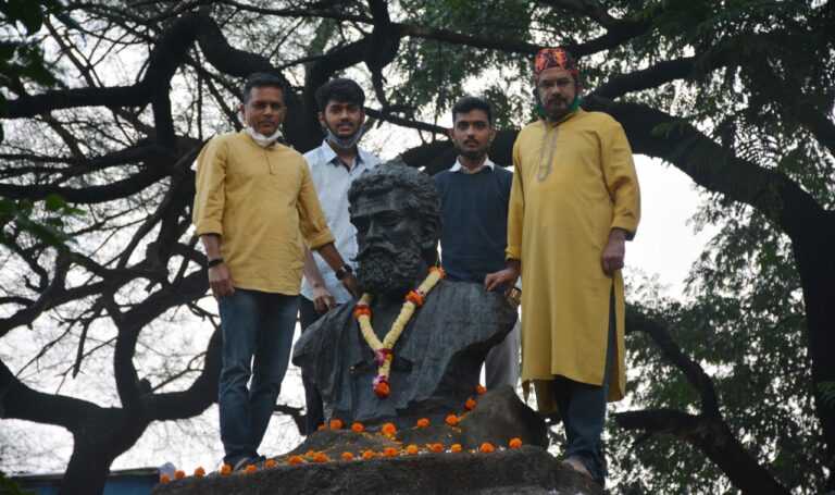 ‘आद्य क्रांतिकारकांना’ दीपोत्सवातून अनोखी मानवंदना…