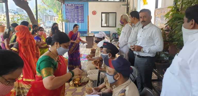 पोलीस ठाण्यात भाऊबीज साजरी