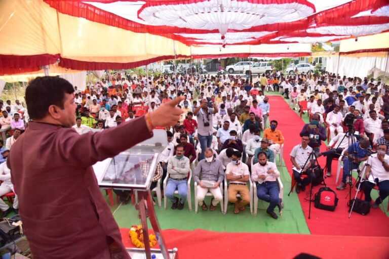 एसटी महामंडळाचे खासगीकरण करण्याचा ठाकरे सरकारचा डाव-विरोधी पक्ष नेते प्रविण दरेकर यांचा आरोप