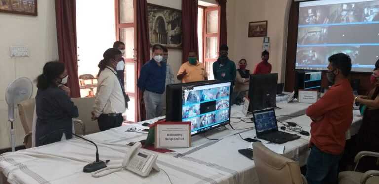 1202 मतदान केंद्रावर व्हिडीओग्राफी व लाइव वेबकास्टिंग