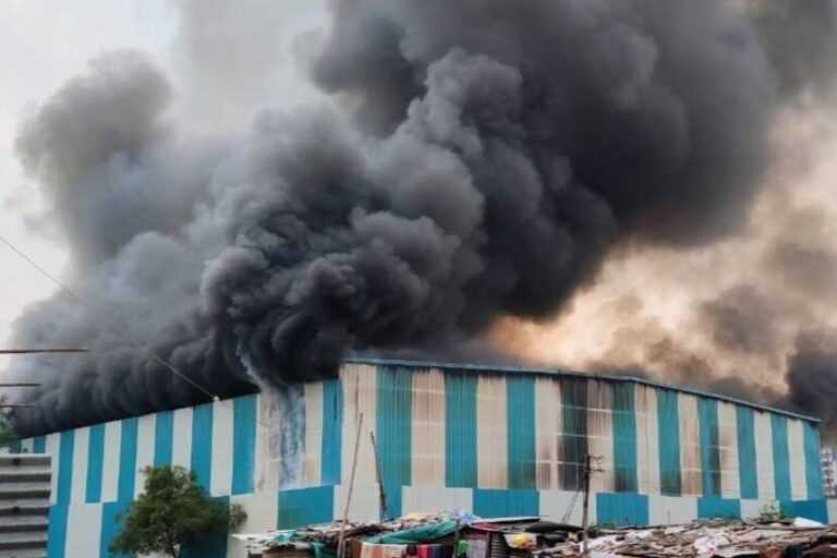 धक्कादायक पद्धतीने कचरा प्रकल्पाला आग -पोलीस तपास सुरु