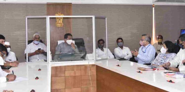 सुशिक्षित बेरोजगार आणि महाराष्ट्र राज्य मजूर सहकारी संस्थेस बदलत्या काळानुरूप १५ ते २० लाखांपर्यंतची कामे द्यावीत – नाना पटोले