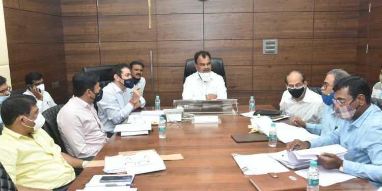 वनांच्या हद्दीतील रस्तेदुरुस्तीची कामे मार्गी लागण्यासाठी केंद्राकडे पाठपुरावा