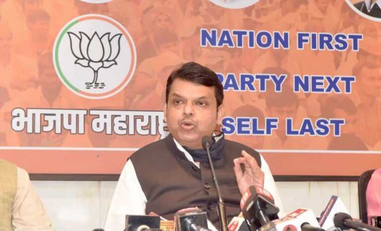 ‘राजकीय पक्षांचा विरोध म्हणजे वाहत्या गंगेत हात धुवून घेण्याचा प्रकार’- देवेंद्र फडणवीस