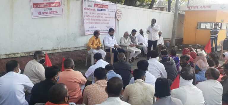 पथारीवाल्यांच्या समस्या आता उपमुख्यमंत्र्यांच्या दारी- उपोषण स्थगित