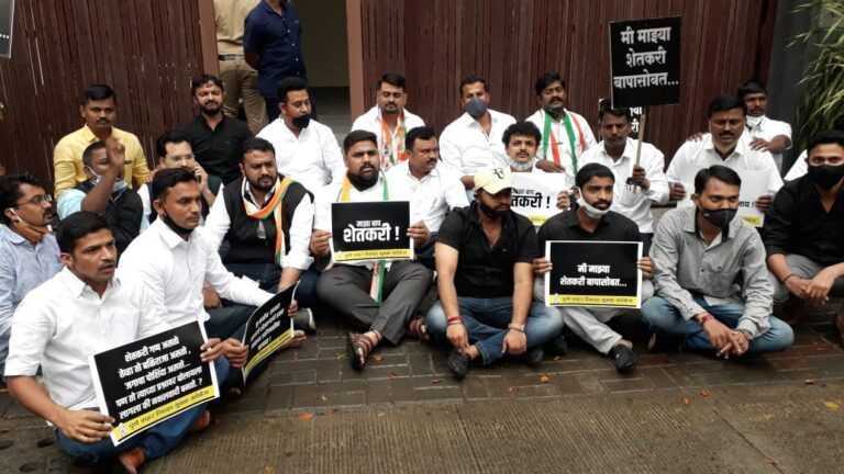 शेतकरी चळवळीच्या समर्थनार्थ युवक कॉंग्रेसचे माहिती प्रसारणमंत्री प्रकाश जावडेकर यांच्या घरासमोर आंदोलन