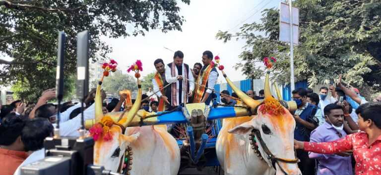 मोदी सरकारने शेतकऱ्यांना व्यापाऱ्यांच्या तावडीतून मुक्त केले -देवेंद्र फडणवीस