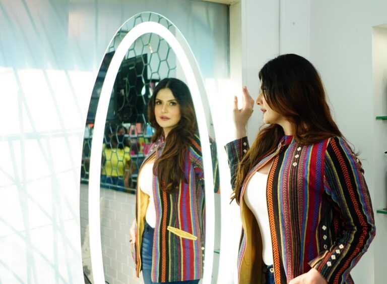 बॉलिवूड अभिनेत्री झरीन खानने फेमिना फ्लाँट स्टुडिओ सलून केले लाँच