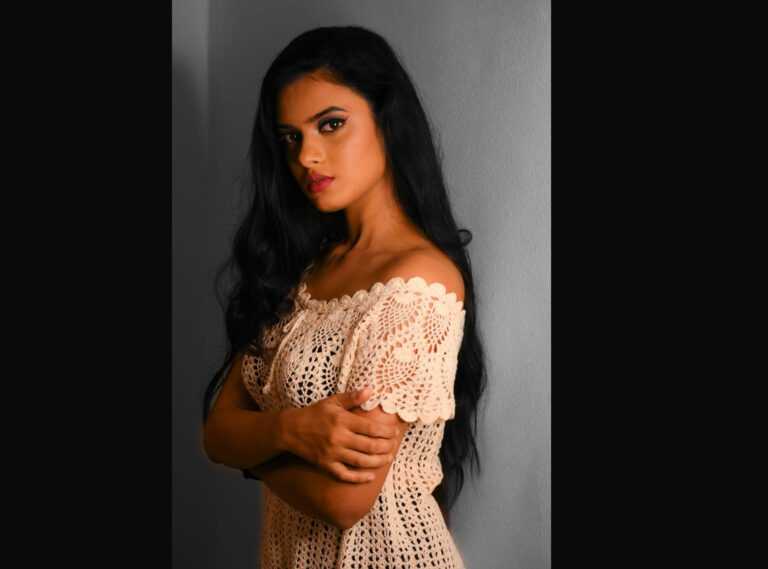 अपूर्वा देणार ‘फ्री हिट दणका’