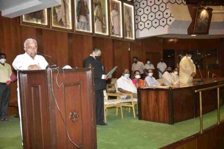 विधानपरिषदेच्या ५ नवनिर्वाचित सदस्यांचा शपथविधी