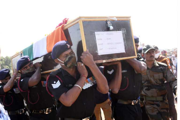 शहीद जवान प्रदीप मांदळे यांच्या पार्थिवावर शासकीय इतमामात अंत्यसंस्कार