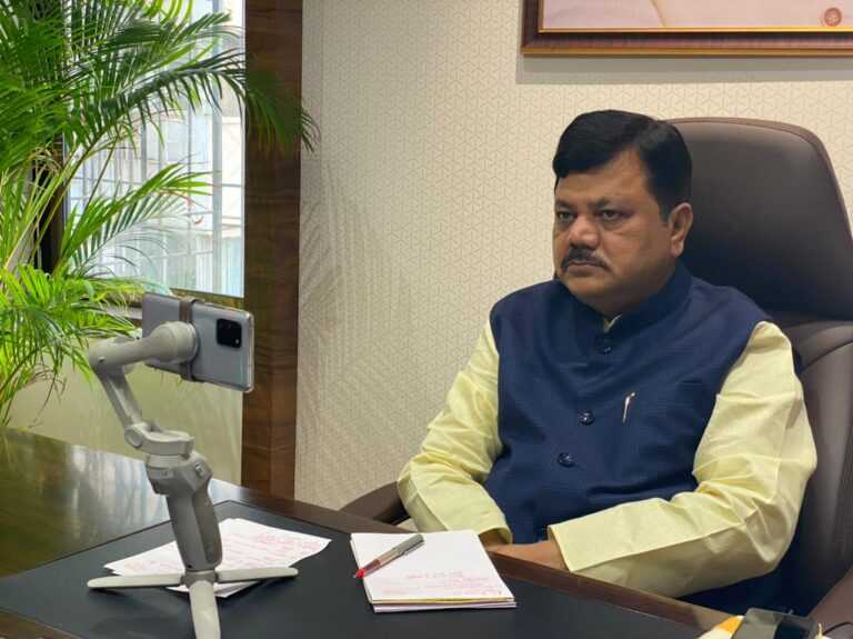 नवाब मलिक यांच्या धमक्यांना आम्ही भीक घालत नाही – विरोधी पक्ष नेते प्रविण दरेकर यांचे प्रत्युत्तर