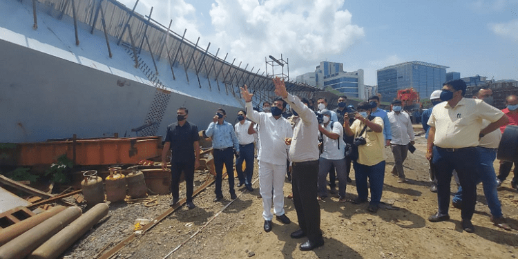 वांद्रे-कुर्ला संकुल जेव्हीएलआर पूल दुर्घटनेची चौकशी करण्याचे नगरविकासमंत्री एकनाथ शिंदे यांचे एमएमआरडीए आयुक्तांना आदेश