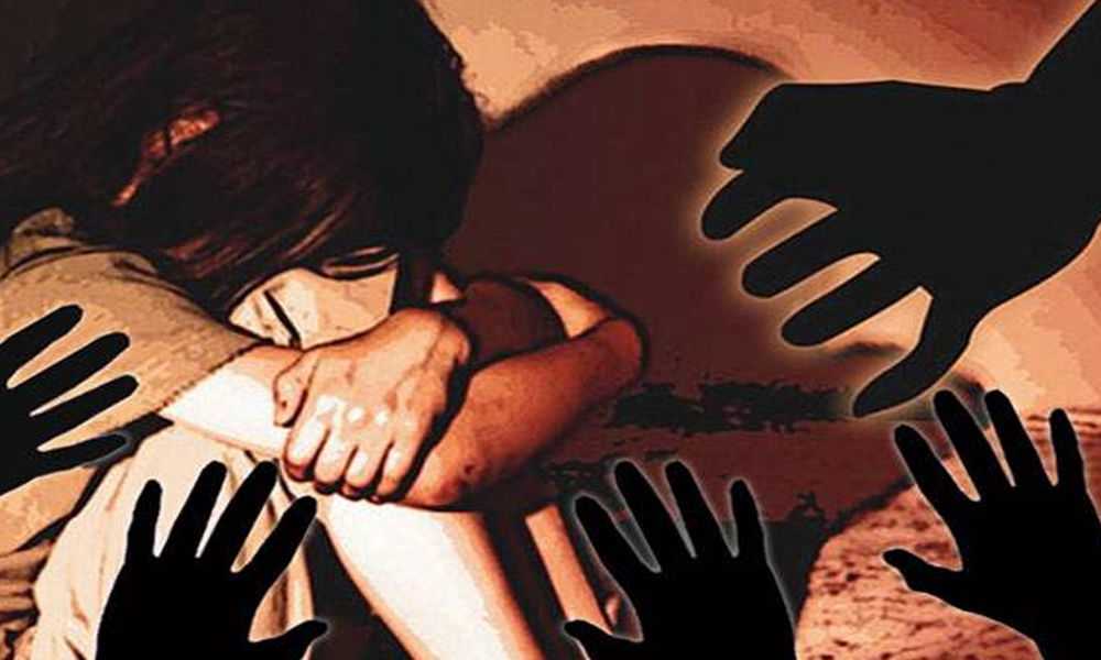 १४ वर्षाच्या मुलीचं अपहरण करून सामूहिक बलात्कार