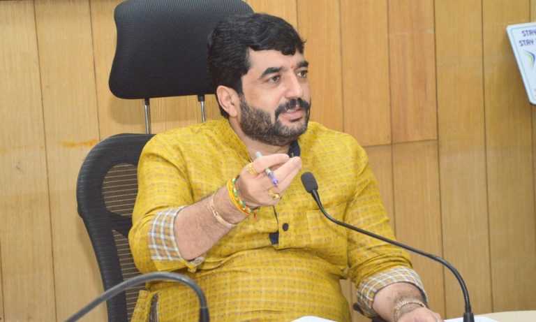 पुण्याचे महापौर मुरलीधर मोहोळ यांच्यावर अ‍ॅट्रॉसिटी अंतर्गत न्यायालयाचे गुन्हा दाखल करण्याचे आदेश