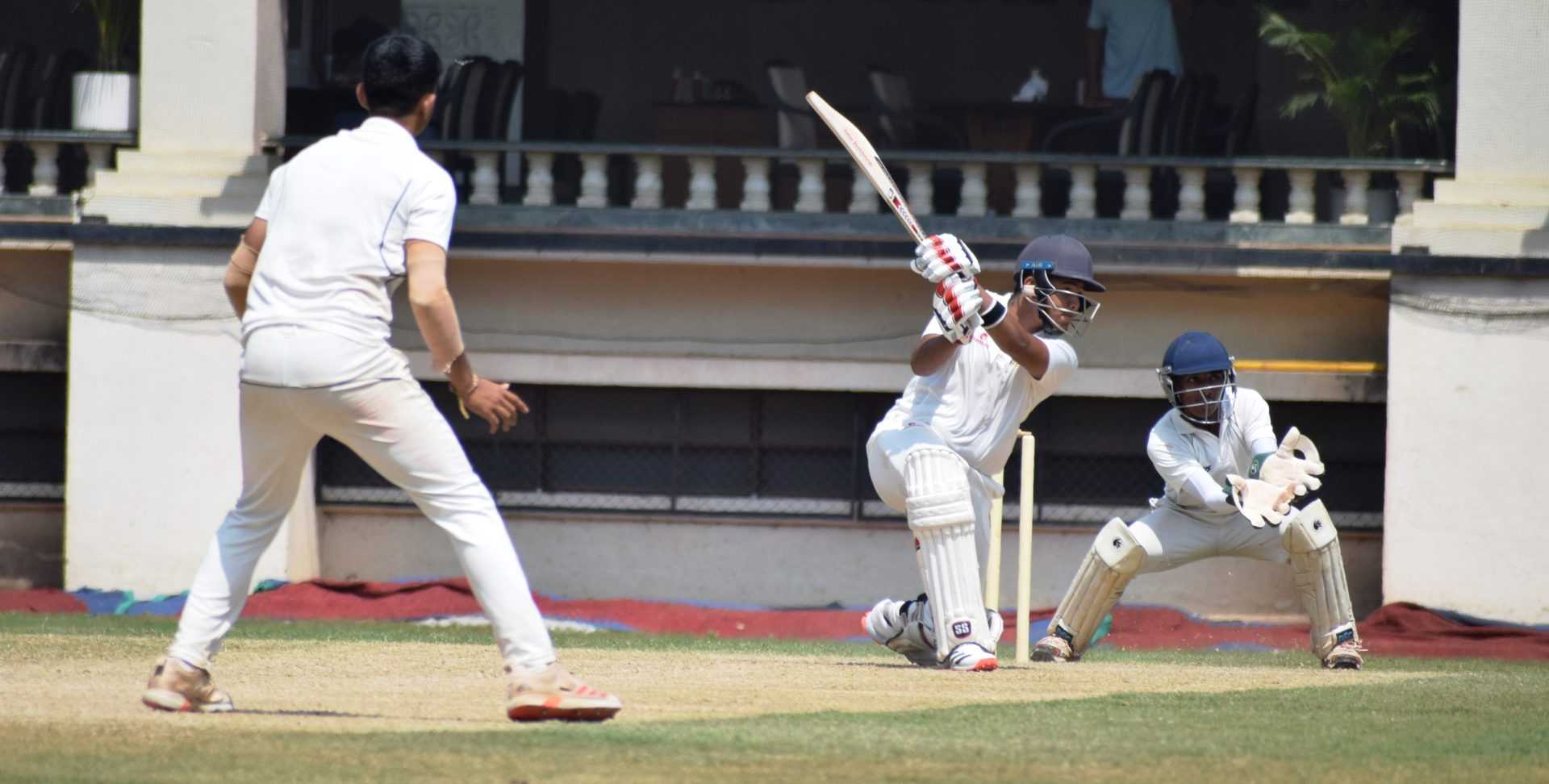चौथ्या पीवायसी गोल्डफिल्ड राजू भालेकर स्मृती करंडक निमंत्रित 19 वर्षाखालील गटाच्या तीन दिवसीय क्रिकेट स्पर्धेत ब्रिलियंटस स्पोर्ट्स अकादमी संघाची पहिल्या डावात 335 धावांची आघाडी