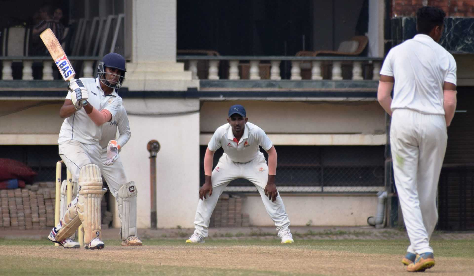चौथ्या पीवायसी गोल्डफिल्ड राजू भालेकर स्मृती करंडक निमंत्रित 19 वर्षाखालील गटाच्या तीन दिवसीय क्रिकेट स्पर्धेत युनायटेड स्पोर्ट्स क्लबचा डेक्कन जिमखाना संघावर दणदणीत विजय