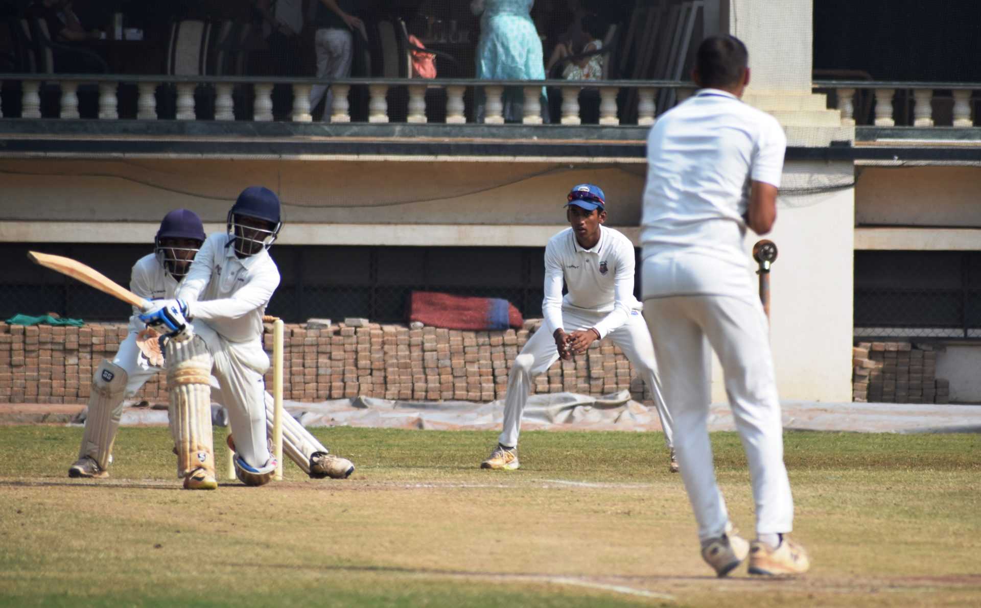 चौथ्या पीवायसी गोल्डफिल्ड राजू भालेकर स्मृती करंडक निमंत्रित 19 वर्षाखालील गटाच्या तीन दिवसीय क्रिकेट स्पर्धेत क्लब ऑफ महाराष्ट्र, व्हेरॉक वेंगसरकर क्रिकेट अकादमी संघांचा उपांत्य फेरीत प्रवेश