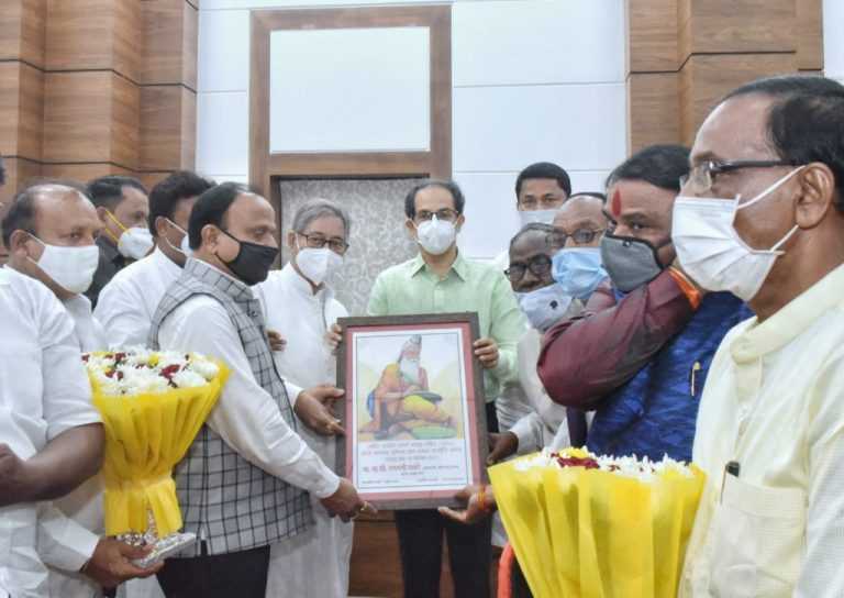 सफाई कामगारांच्या प्रलंबित मागण्यांच्या सोडवणुकीसाठी संयुक्त समिती स्थापन करा – मुख्यमंत्री उद्धव ठाकरे