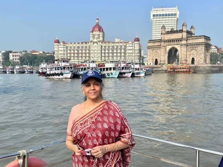 निर्मला सीतारामन यांच्या हस्ते, जेएनपीटी इथल्या केंद्रीकृत पार्किंग प्लाझा मध्येच सीमाशुल्क तपासणी सुविधा कार्यालयाचे भूमिपूजन