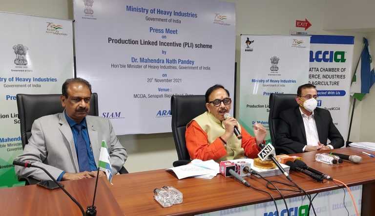 इलेक्ट्रिक वाहनांमधील बॅटरी चार्जिंगचा वेळ कमी करण्यासंदर्भात एआरएआयने संशोधन करावे